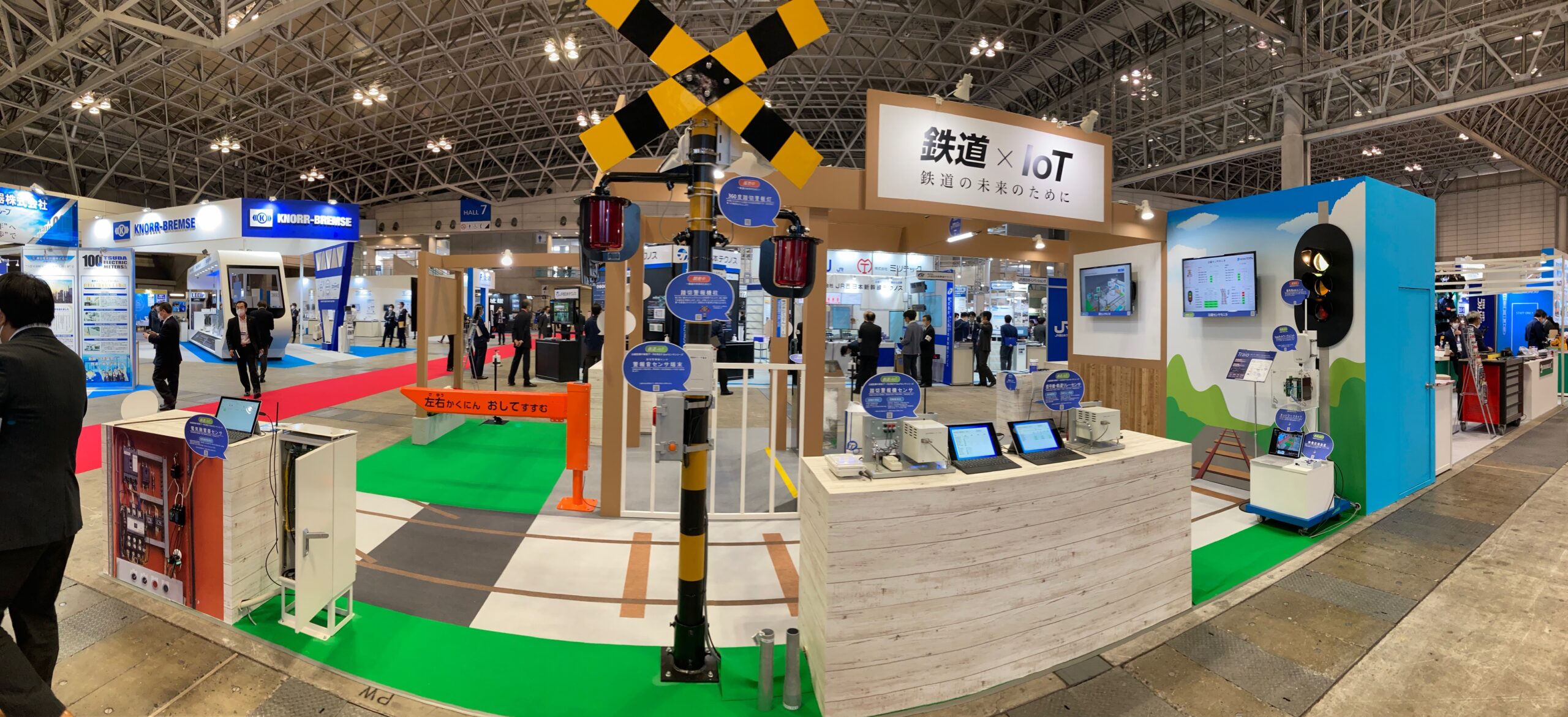 IoTセンサ各種、分割式踏切警報機柱